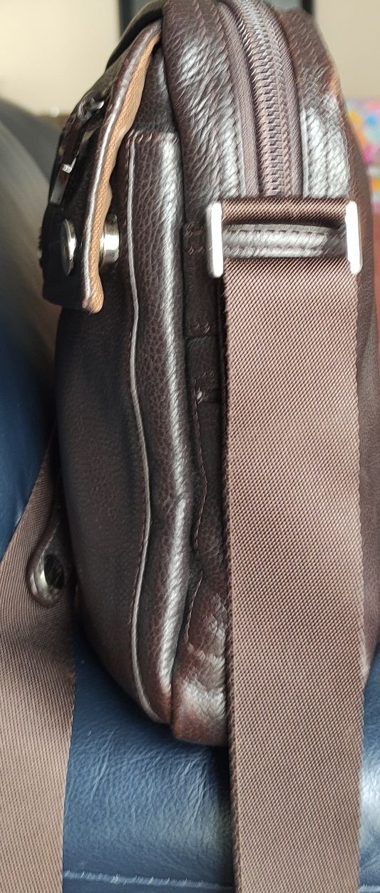 Bolsa a tiracolo  castanha- Camel active -
em pele natural