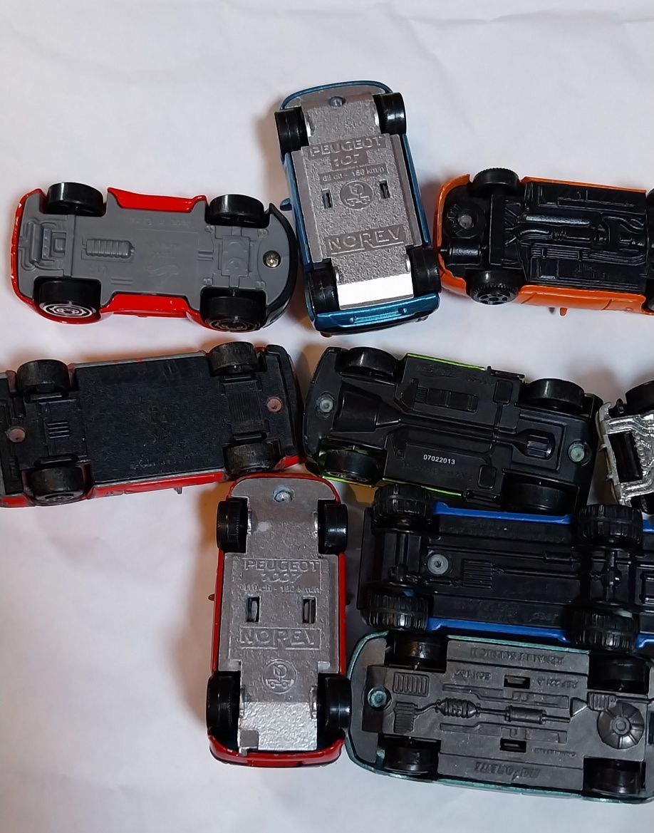 Lote de 12 miniaturas várias marcas 1/64
