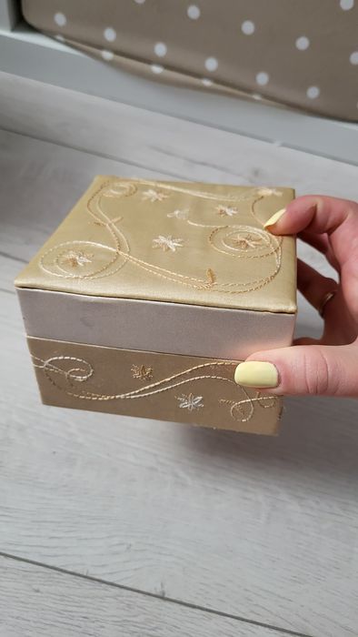 Тримач для прикрас шкатулка