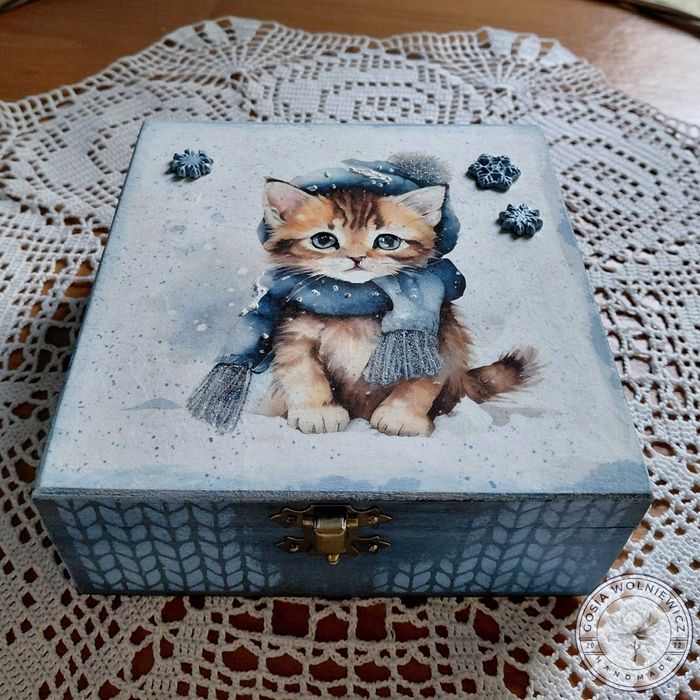 Urocza szkatułka z kotkiem
