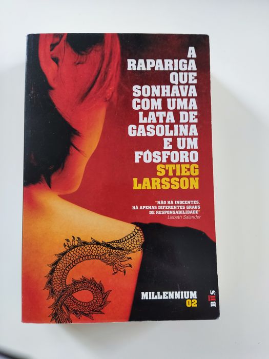 Livro A rapariga que sonhava com uma lata de gasolina e um fósforo de