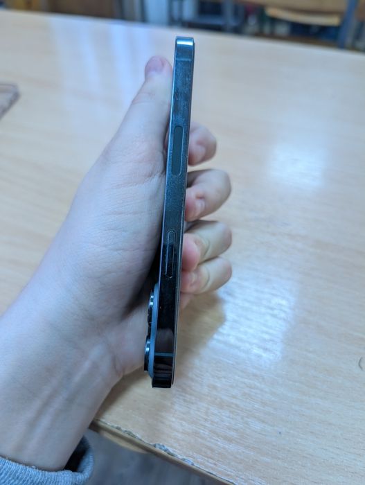 Продам iPhone 13 pro на 512gb в ідеальному стані акумулятори 85%