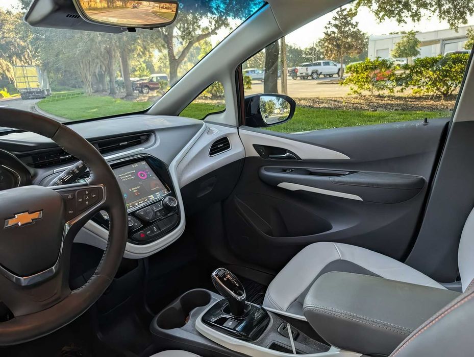 Chevrolet Bolt EV      2021