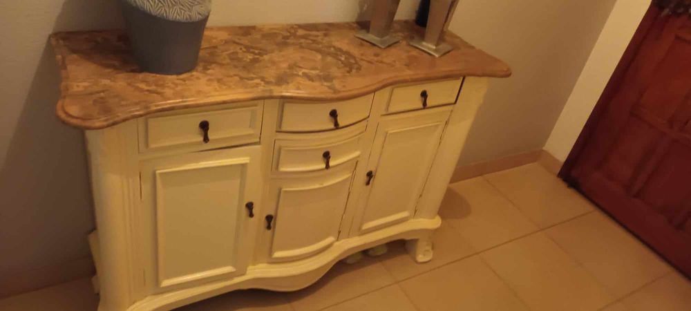 Tapetes de arraiolos e mobiliário