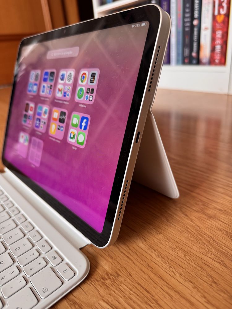 Apple iPad 10.9’ (10° Geraçao) - 64GB com teclado