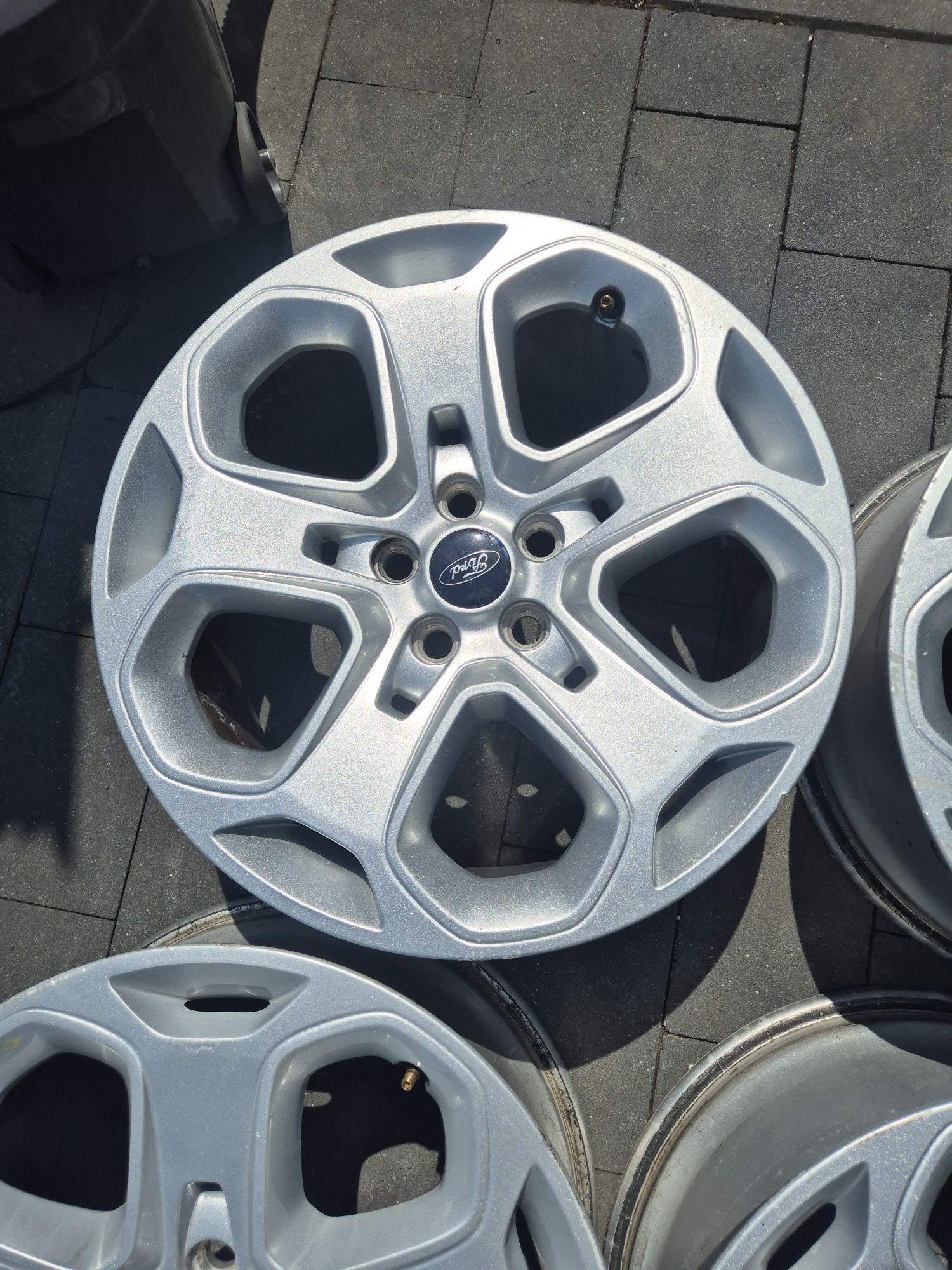 Felgi aluminiowe ford 5x108 r18 8j et55 otwor 63,4 B16