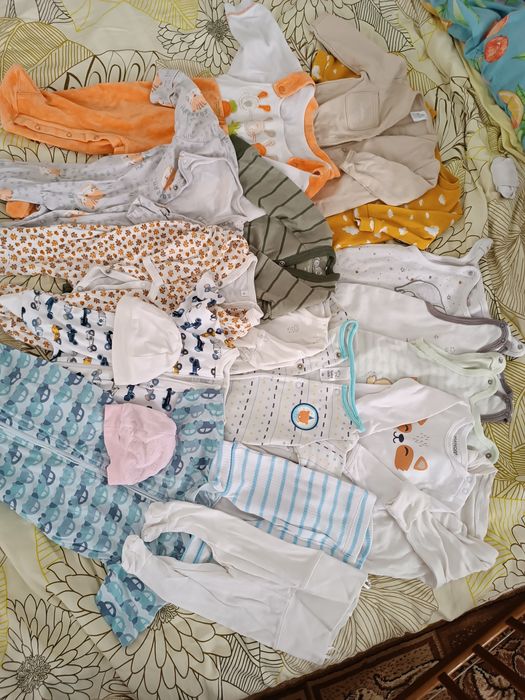 Віддам за шоколадку речі 0-3 міс