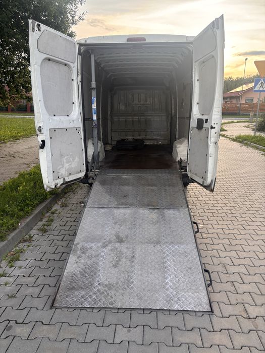 Wynajem busa z najazdem  fiat ducato maxi bus 3 osobowy