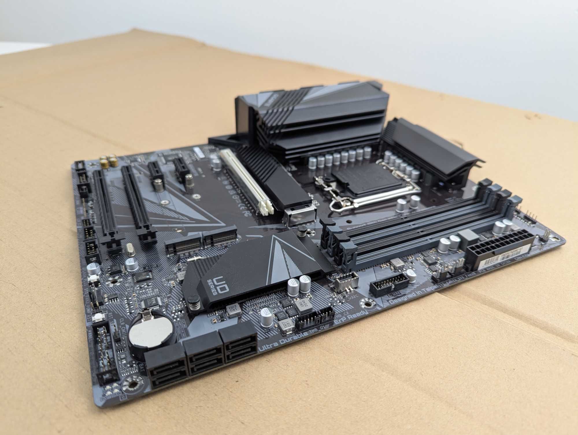Gigabyte Z690 UD AX DDR4 LGA1700 PCIe5