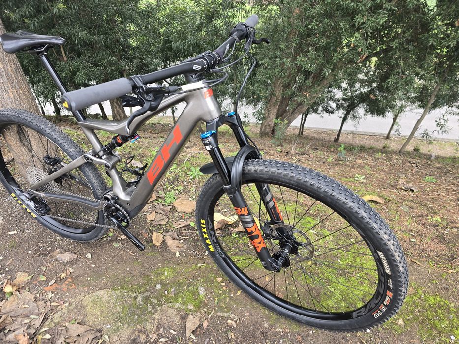 Bh eletrica bem equipada impecavel