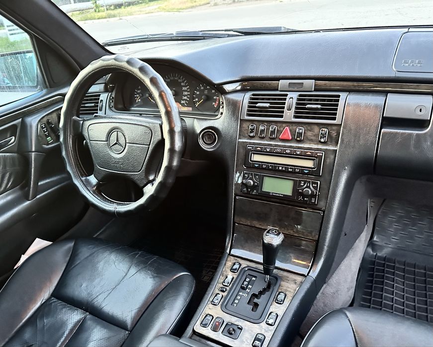 Продажа/обмен Mercedes w210 3.2 v6 avantgarde
