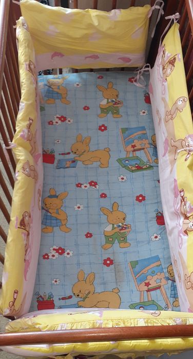 Дітяче дерев'яне ліжко