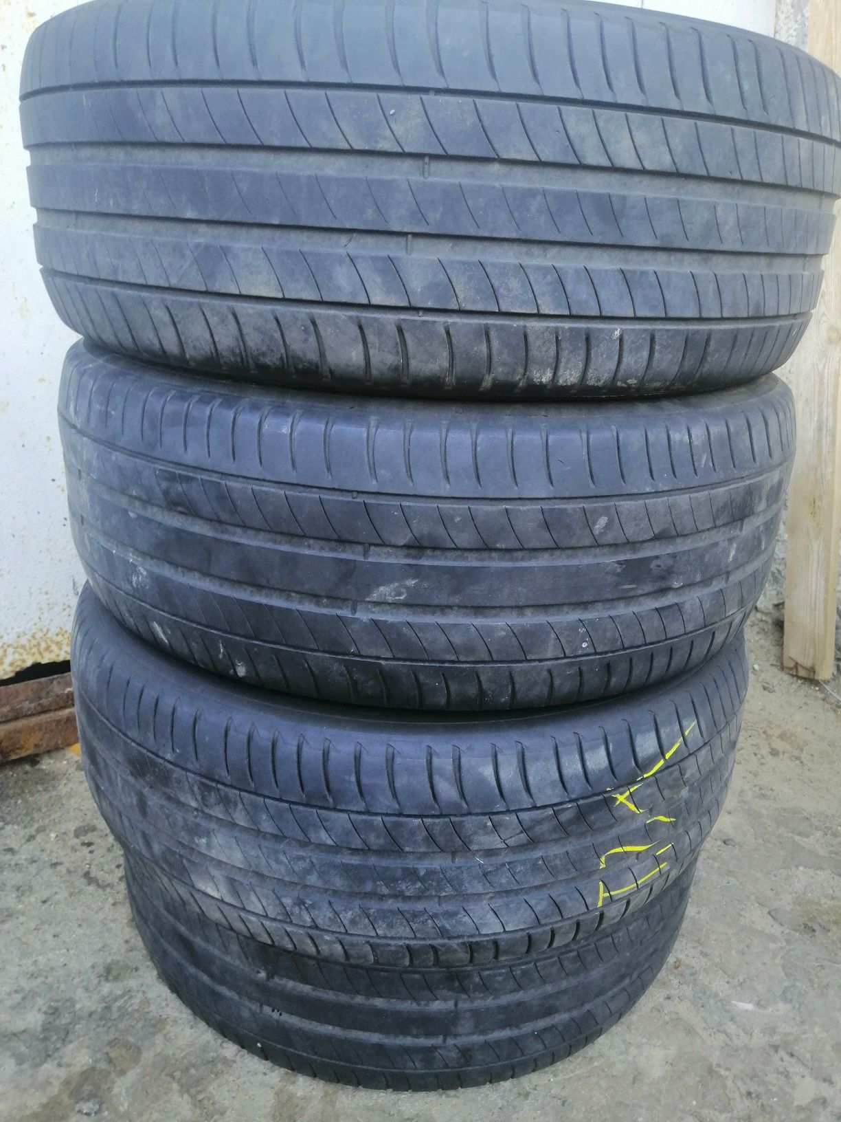 Michelin R-18 225/50