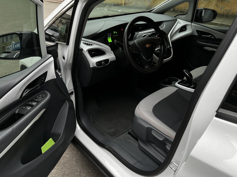 Chevrolet Bolt EV, кінець 2020 року, акб 65 kWh, потужність 150 kW.