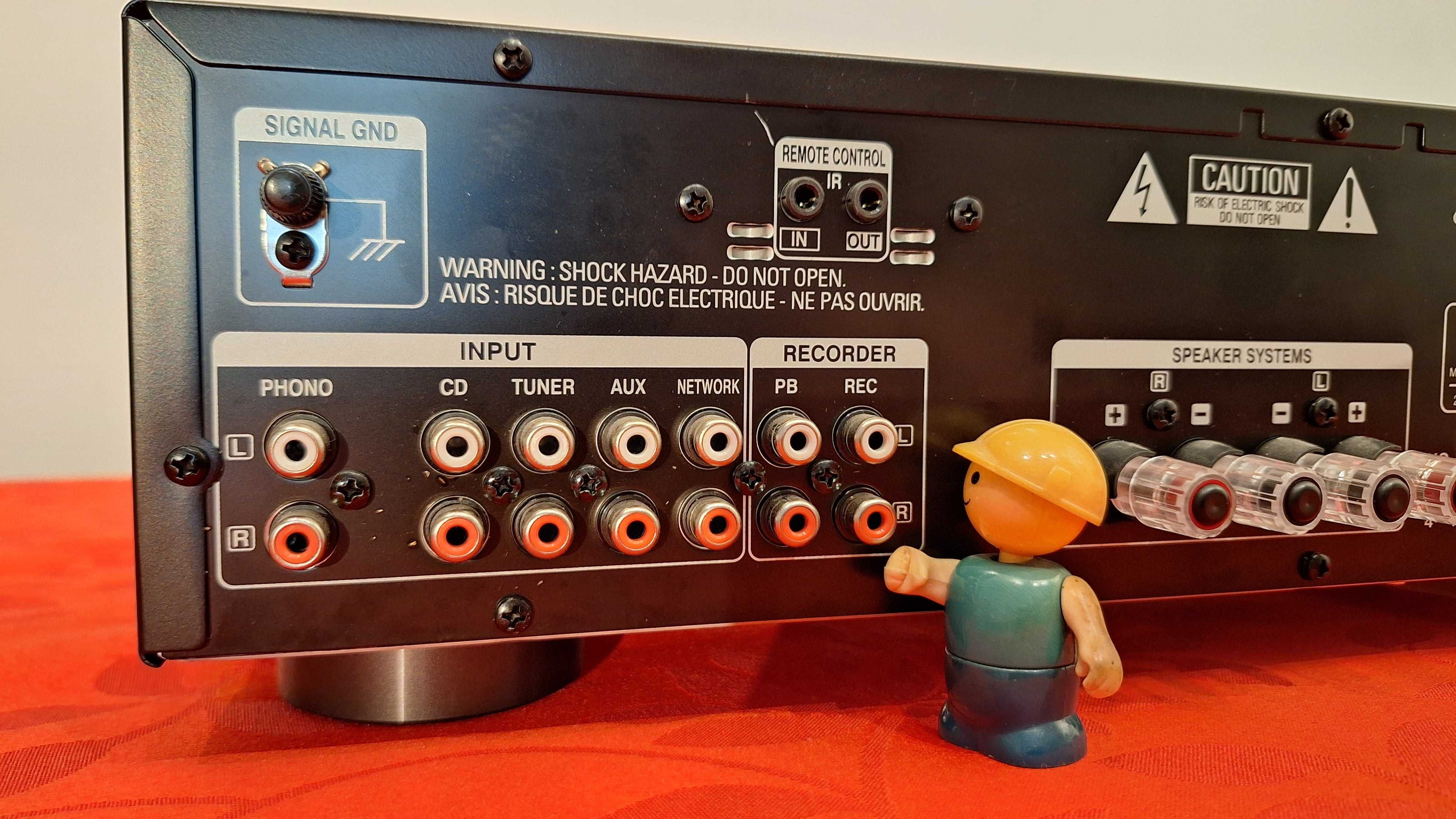 Amplificador integrado DENON PMA-520AE com comando remoto
