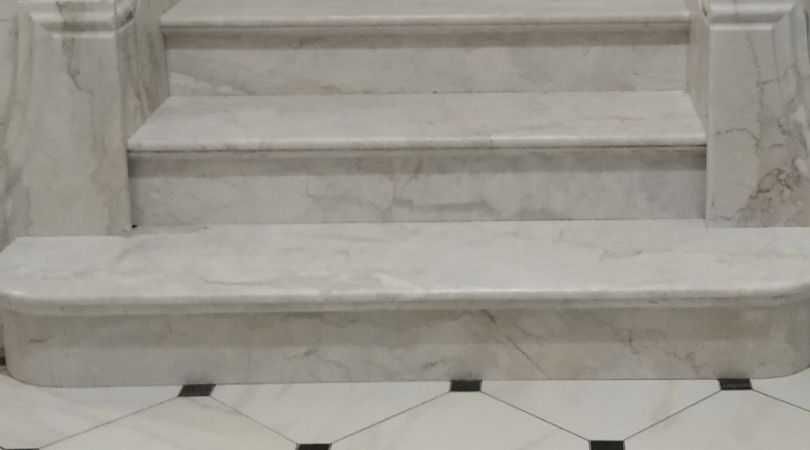 Лестница из камня (мрамор, гранит, керамогранит)