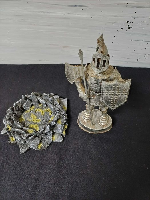 Soldado medieval em metal