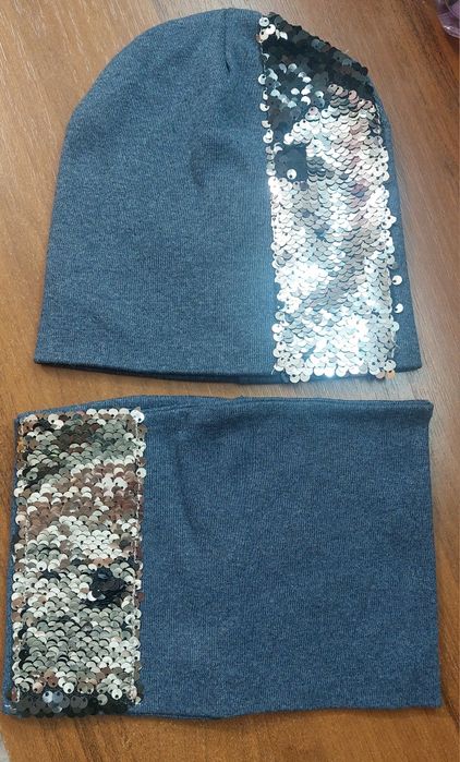 Весняна шапуля для дівчинки 2-3 роки