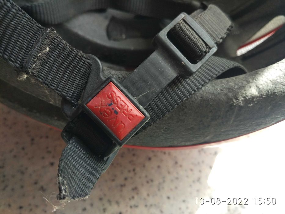 Фирменный качественный велошлем UVEX из Германии.