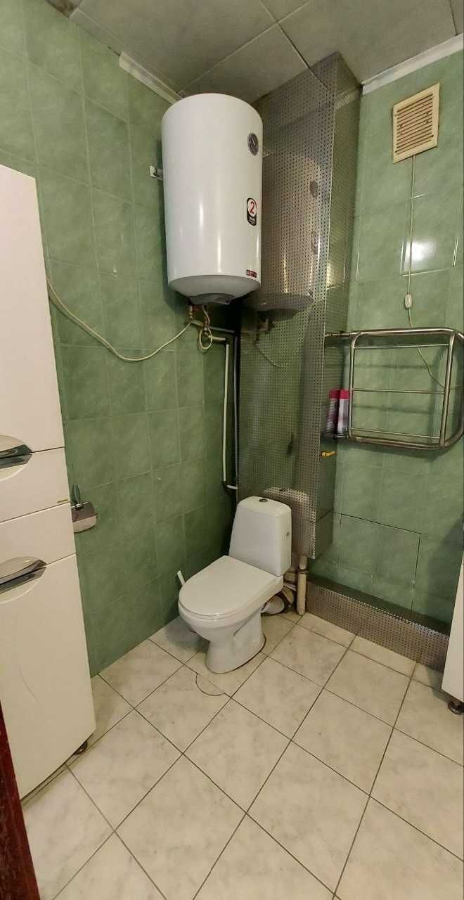 Продам 2 к квартиру на Молочній, з ремонтом. Метро поруч.