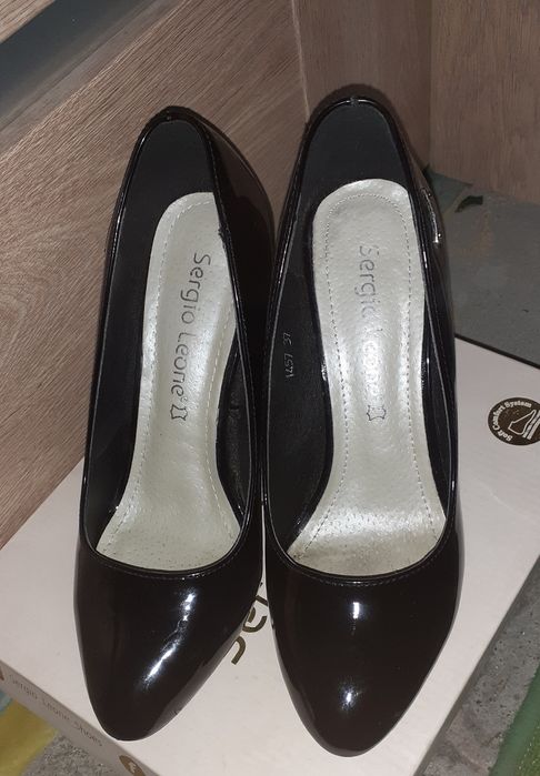 Buty damskie czarne czółenka lakierowane r. 37