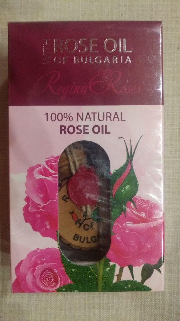 100 % naturalny olejek eteryczny z płatków róży damasceńskiej.