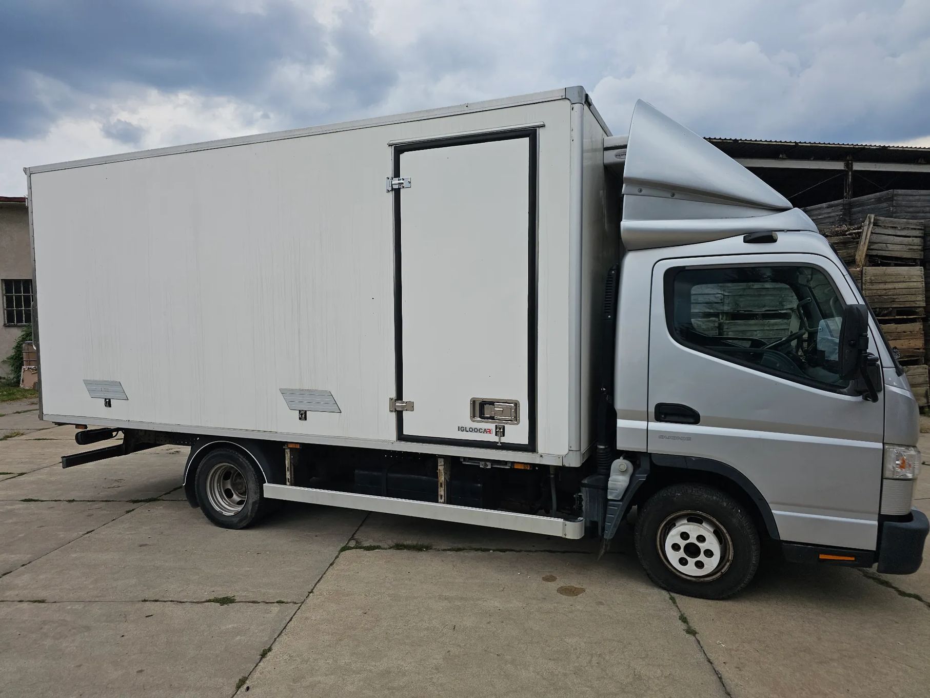 Mitsubishi Canter  Mitsubishi Fuso Canter chłodnia 8 palet