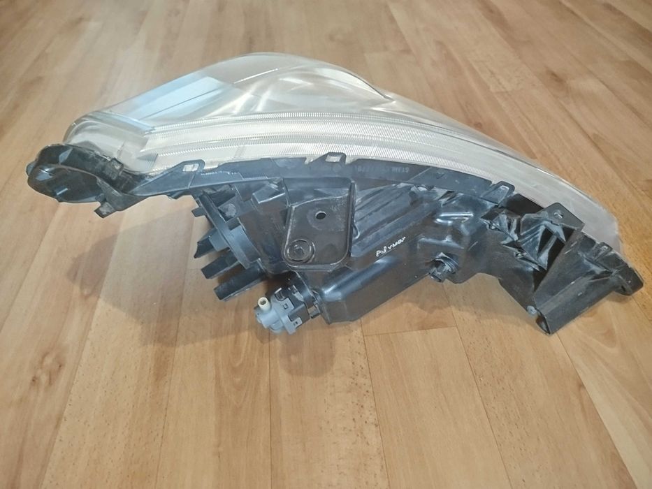 Фара Nissan Tiida Japan (Latio) рестайлинг