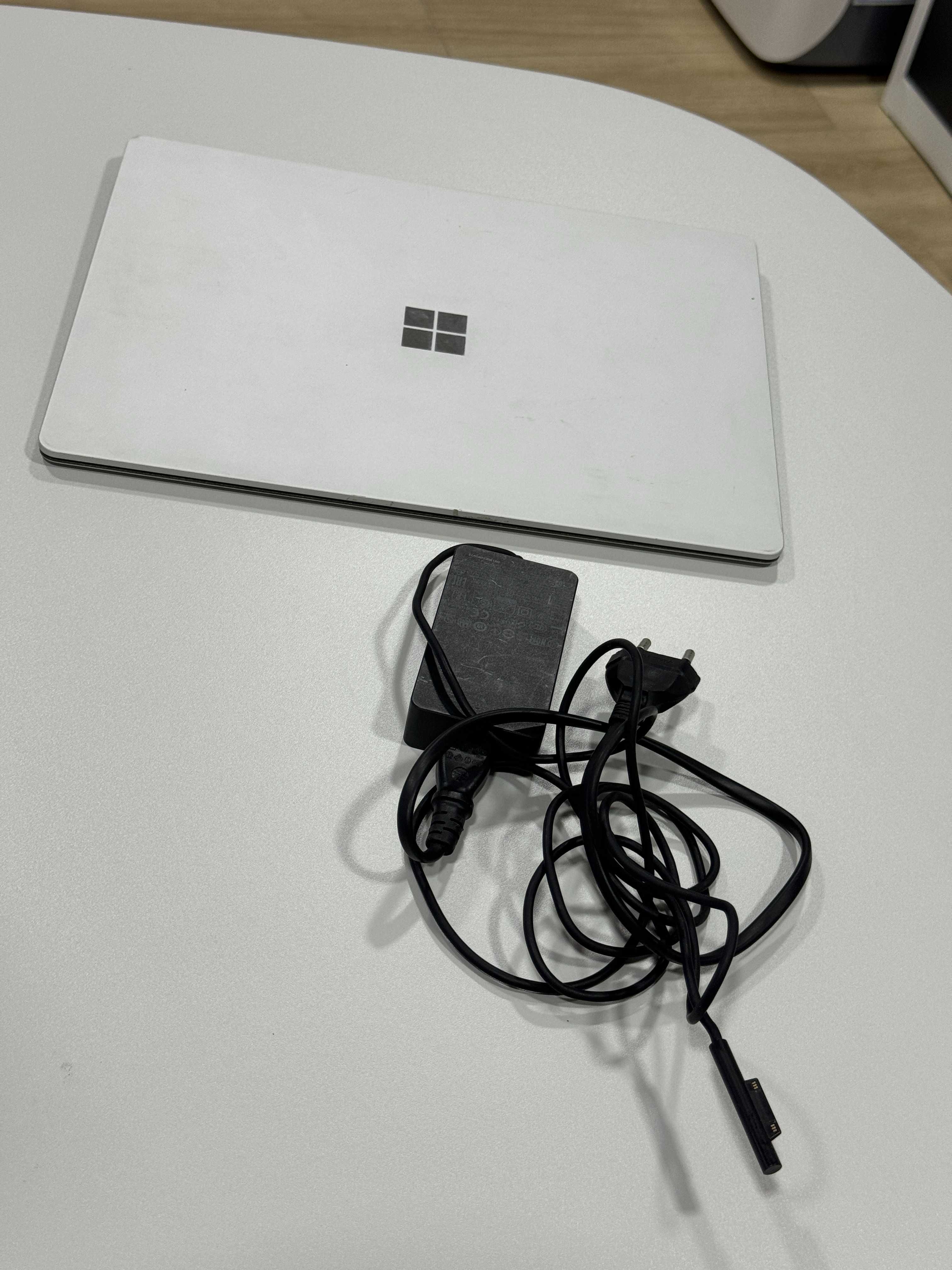 Microsoft Surface Pro Laptop  13'' 256gb SSD  + 8GB RAM