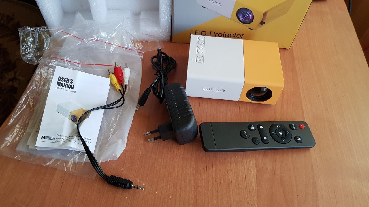 Projektor Multimedialny Ledowy z Pilotem