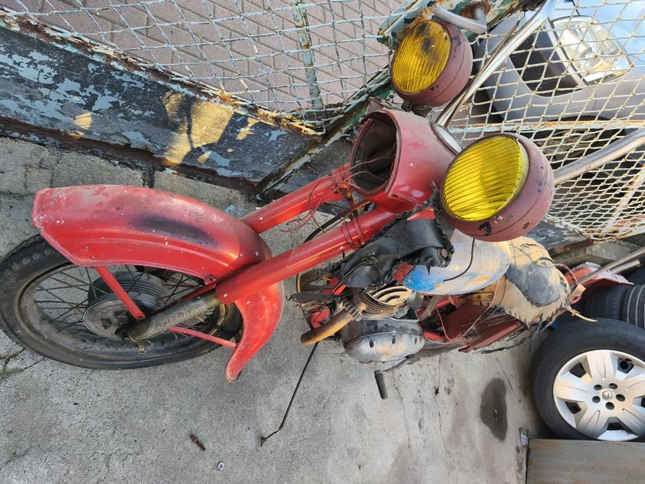 Jawa 175   stan jak na foto plus druga rama Dudek lelek sport