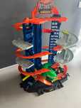 Hot Wheels garaż T-Rex