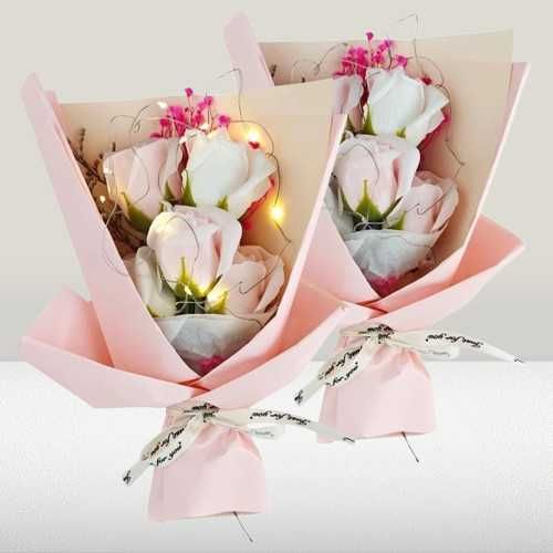 Bukiet róż mydlanych w pudełku z lampkami LED