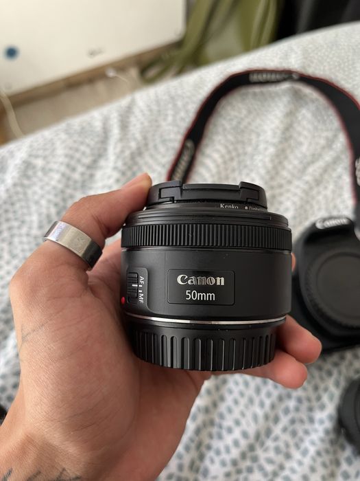 Camara Canon Eos 2000D
