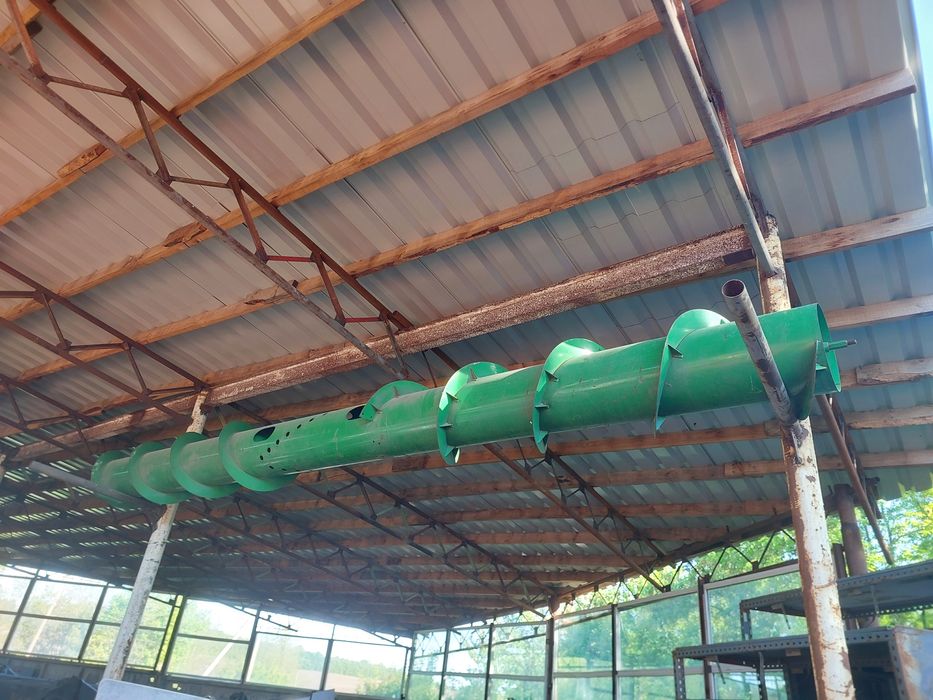 Продам шнек жатки Джон дір