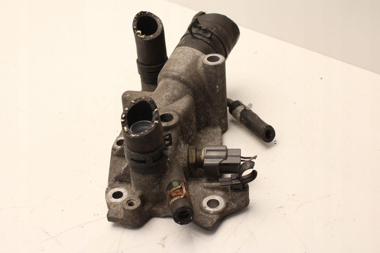 NISSAN QASHQAI J10 1.6 B OBUDOWA TERMOSTATU TERMOSTAT