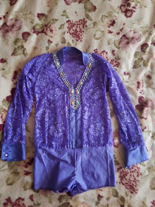 Продам костюми для пари на  виступ