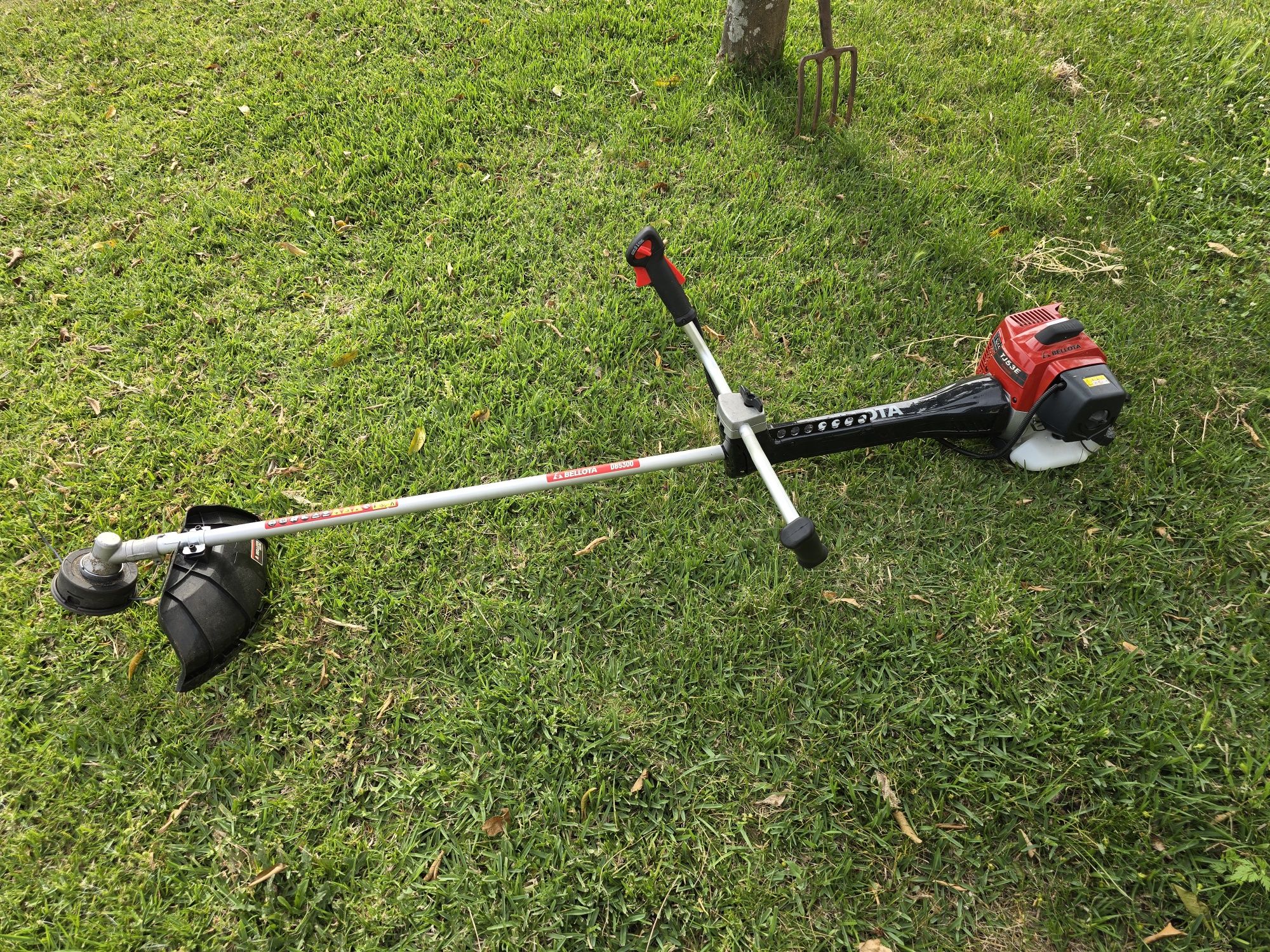 Roçadora Bellota Profissional DB5300E / Kawasaki 2T 53CC