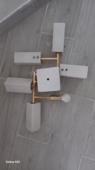 Продам    люстру