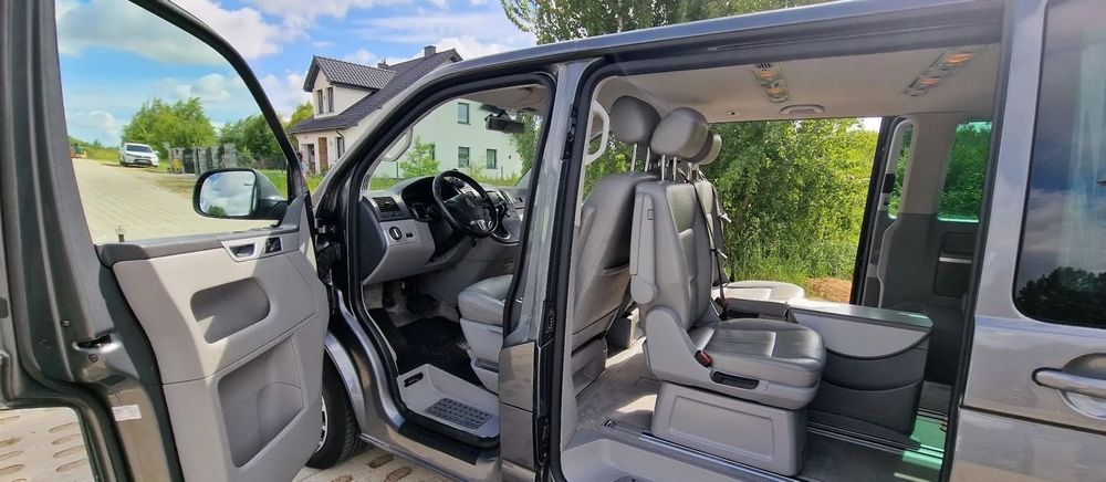 Продаю Volkswagen Multivan 2012 року.