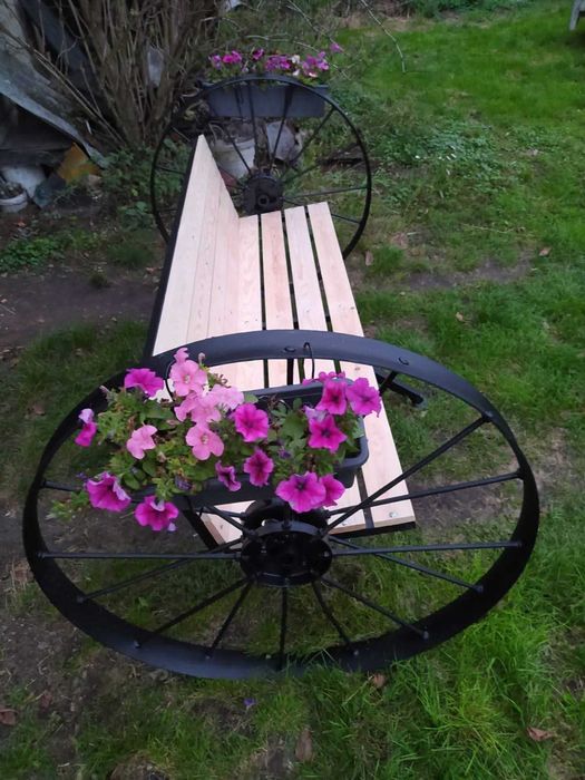 Ławka ogrodowa na bazie siewnika konnego