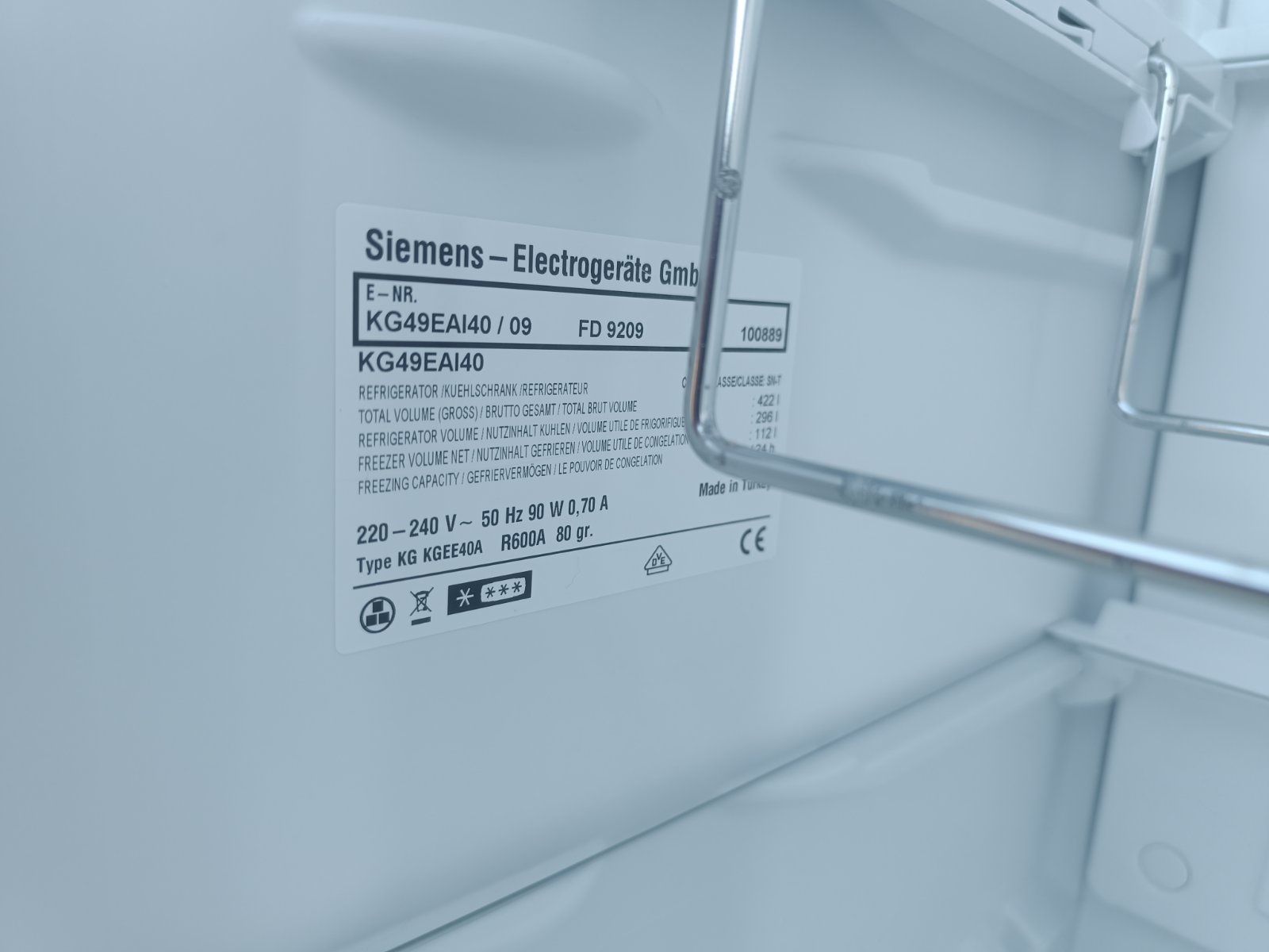 Широкий холодильник Siemens з морозильною камерою