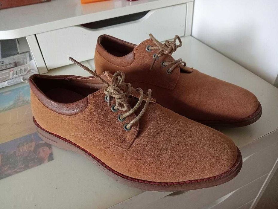 Sapatos de homem em bom estado