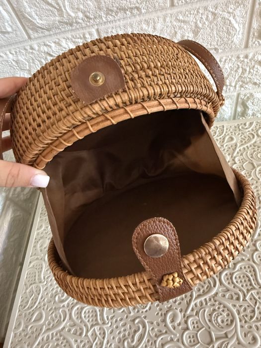 Женская плетеная круглая сумочка Rattan Bali 20 на 7  из ротанга