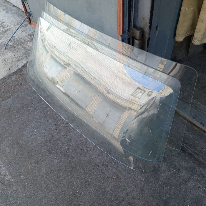 Продам два задних стекла на ВАЗ 2101-2107