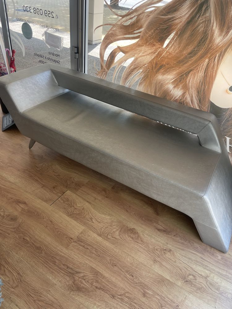 Sofas cabeleireiro e balcao de recepcao