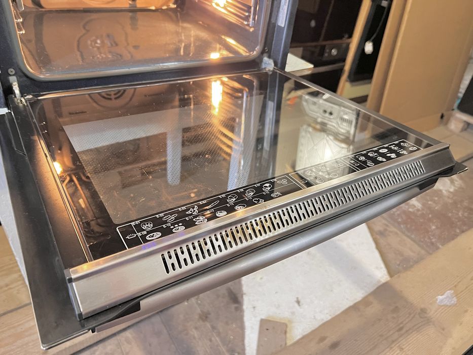 Духовка Samsung з пароваркою DualCook (Малайзія)