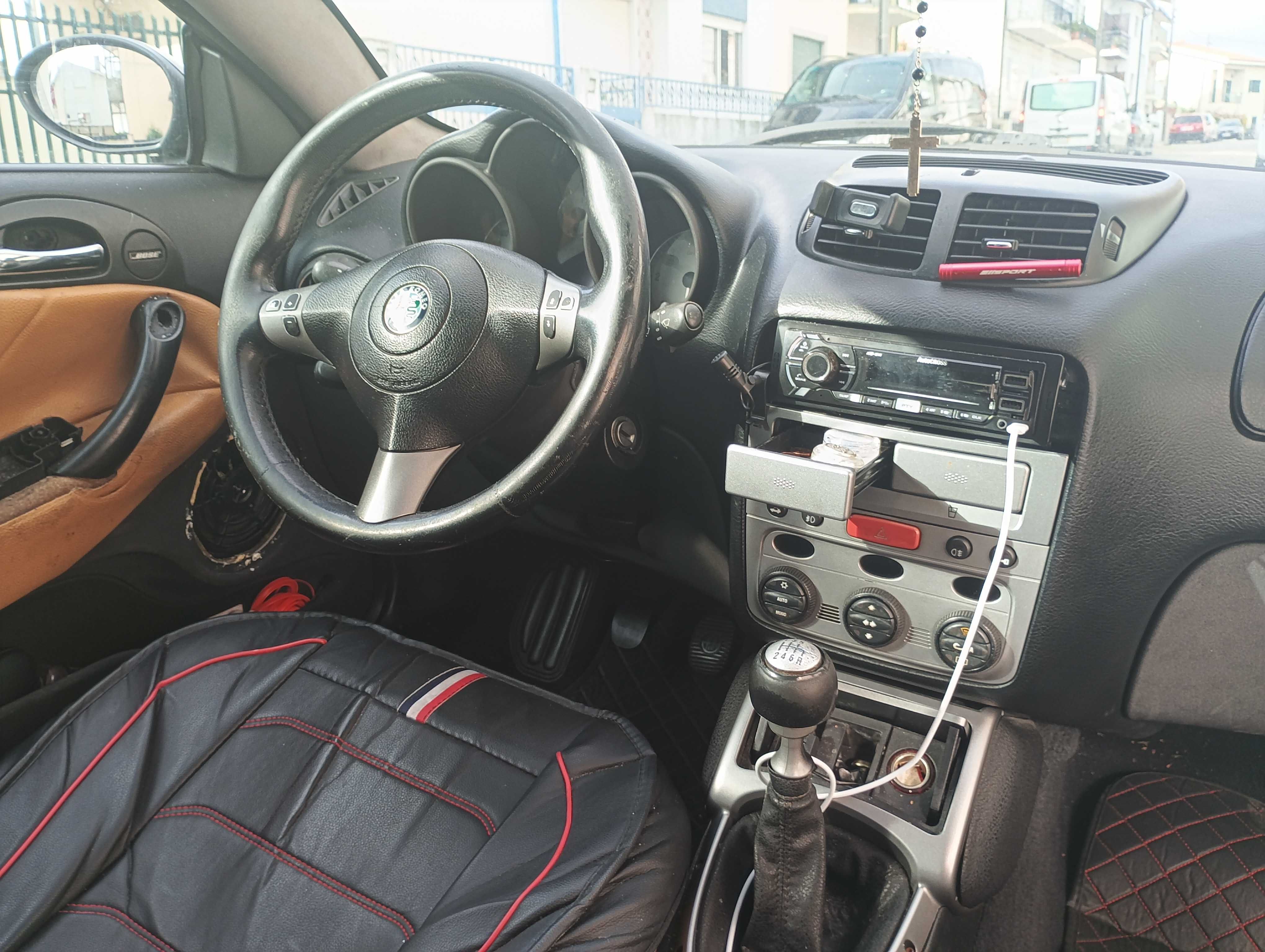 Alfa Romeo GT preto mate ler bem o anúncio