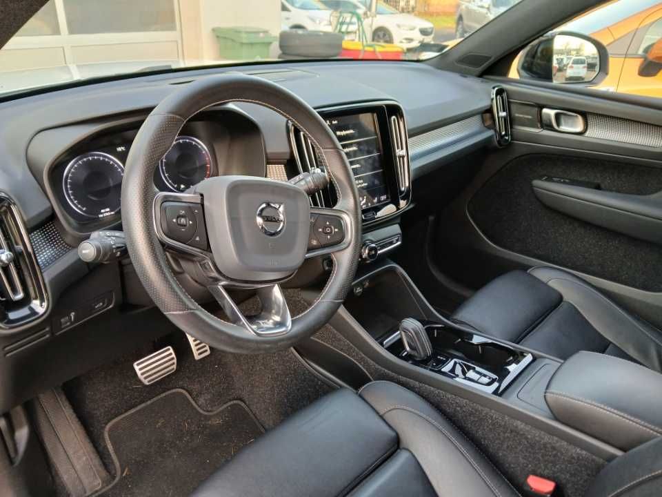 Volvo XC 40. Rok 2020.