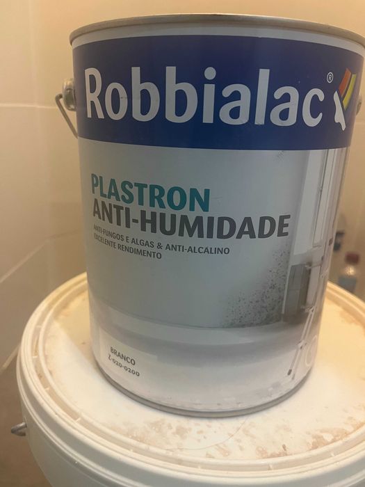 Conjunto de Tintas Robbialac Branco Plus 15 L e 2× Anti-Humidade 4L